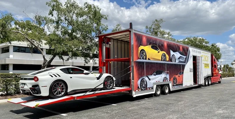 Enclosed auto transport trailer